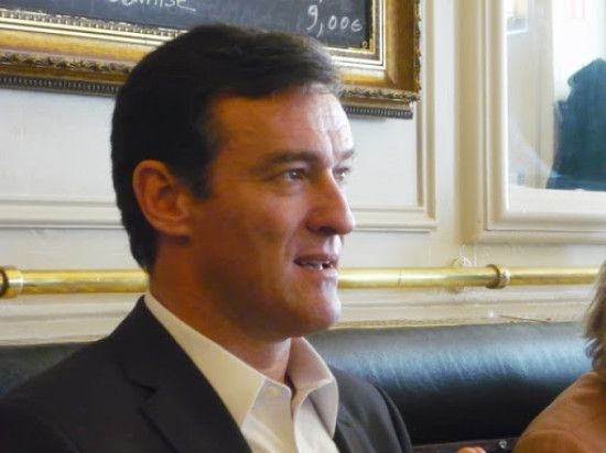 Piscines saturées à Lyon : Havard dénonce l'absence d'anticipation de Collomb