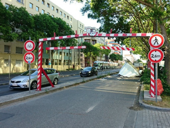 Lyon : un nouveau camion hors gabarit s'éclate à la Part-Dieu