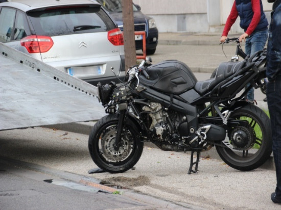 Collision moto-piéton à Lyon : les deux victimes dans un état grave Collision moto-piéton à Lyon : les deux victimes dans un état grave