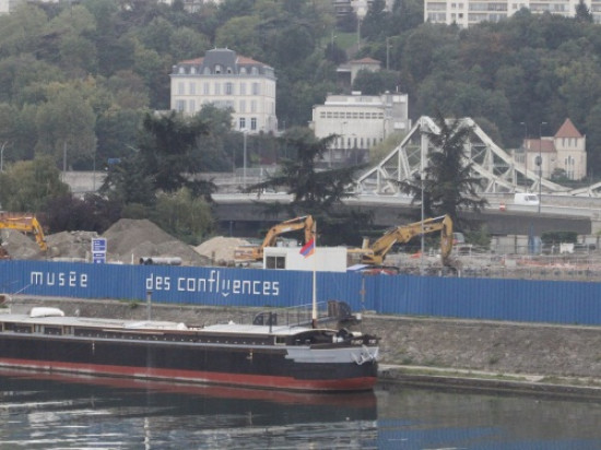 La gauche et la droite lyonnaise s'affrontent sur le coût du Musée des Confluences La gauche et la droite lyonnaise s'affrontent sur le coût du Musée des Confluences