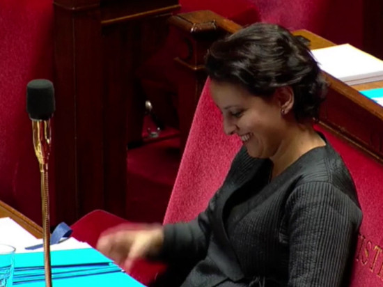 Najat Vallaud-Belkacem craque à l'Assemblée nationale