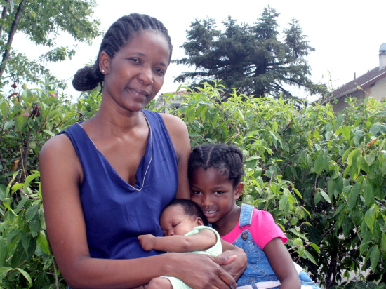 Incendie après un tir de mortier à Bron : la maman compte maintenant sur la mobilisation des artisans