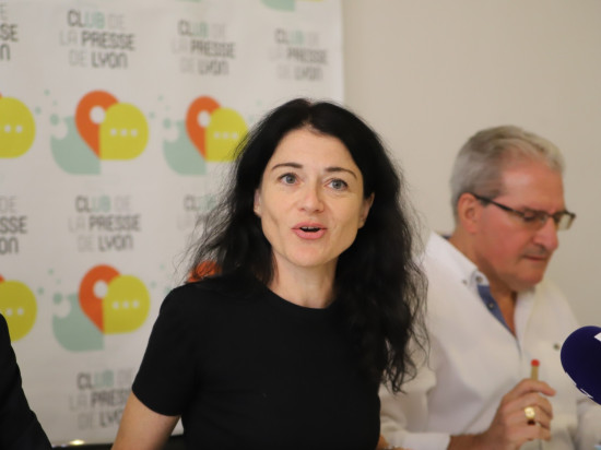 Municipales 2020 : Nathalie Perrin-Gilbert, candidate, veut "transformer radicalement" Lyon - VIDEO