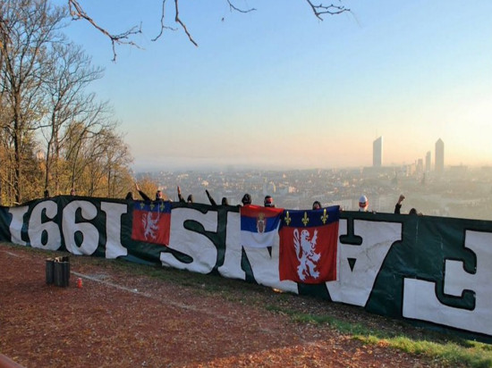 Avant le derby, la bâche volée aux supporters de l’ASSE refait surface
