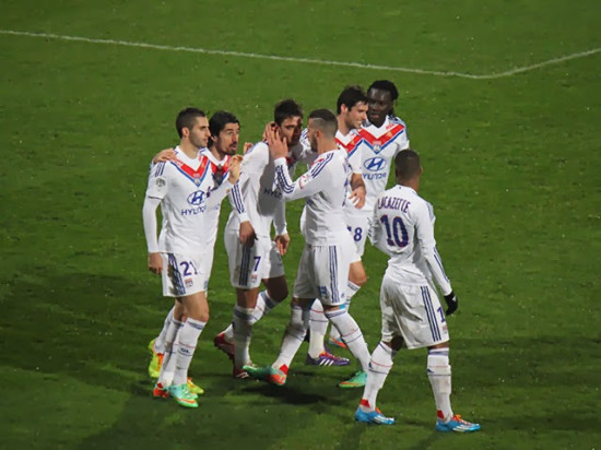 L’OL repart de Reims avec le sourire (2-0) - VIDEO