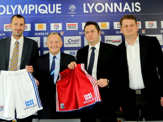 OL : Oknoplast s'affiche désormais sur les shorts des joueurs OL : Oknoplast s'affiche désormais sur les shorts des joueurs