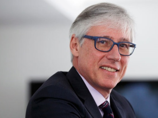 Sanofi offre 4 millions d'euros de bienvenue à son nouveau directeur général Sanofi offre 4 millions d'euros de bienvenue à son nouveau directeur général