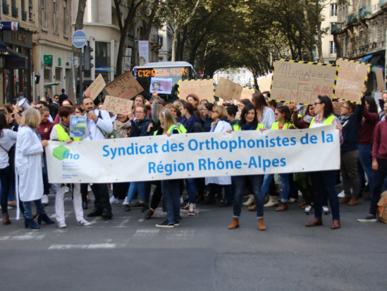 Près de 200 orthophonistes mobilisés à Lyon pour défendre leur profession