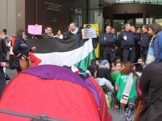 Des militants pro-palestiniens envahissent la Préfecture du Rhône