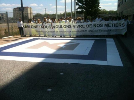 Kem One : plus d'une centaine de salariés manifestent devant l'Hôtel de Région