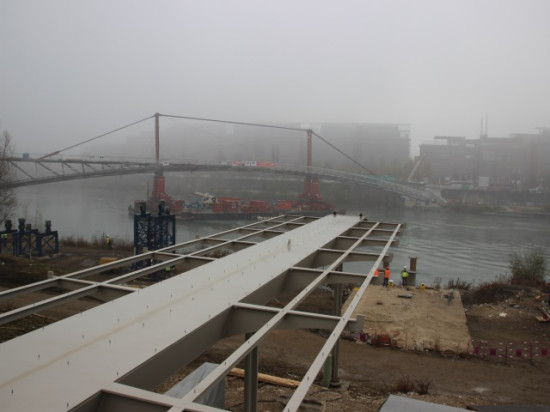 Passerelle de la Paix : l'ouvrage posé dans la journée
