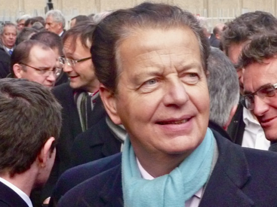 Dominique Perben contrôlé à la frontière suisse avec 15 000 euros en liquide Dominique Perben contrôlé à la frontière suisse avec 15 000 euros en liquide