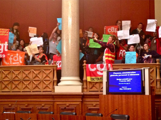 Conseil général du Rhône : Michel Mercier chahuté, la séance repoussée