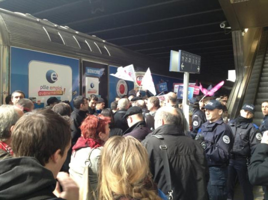 La visite du train de l'industrie perturbée par des "anti-mariage pour tous" mercredi