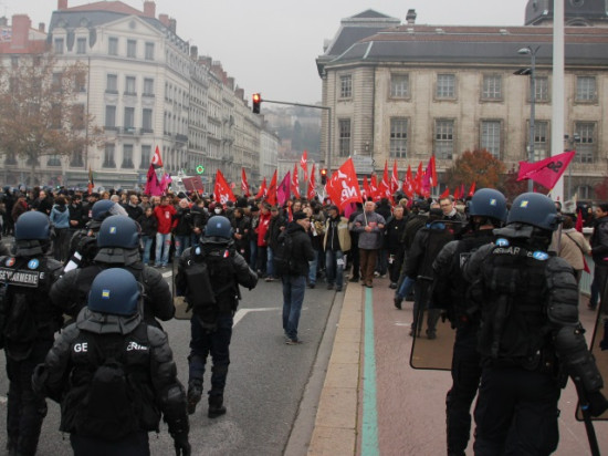 Débordements à la manif anti-FN à Lyon : deux personnes jugées ce lundi