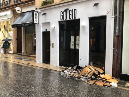 Lyon : les pompiers interviennent pour un incendie dans une pizzeria