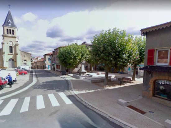 Il veut en découdre avec un homme et se pointe sur la place du village avec un couteau