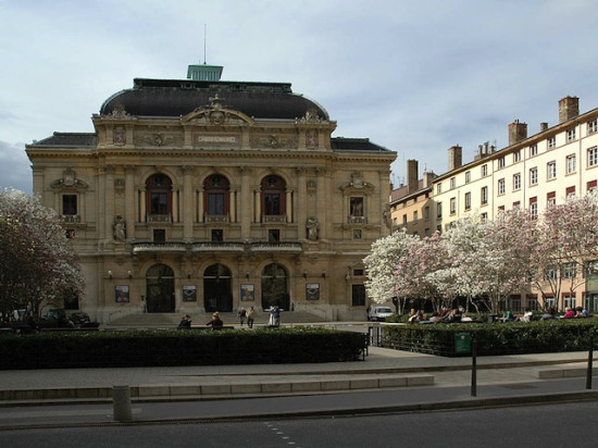 Lyon 2e : un homme mortellement poignardé place des Célestins