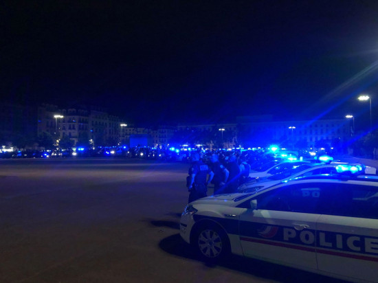 Lyon : des dizaines de policiers manifestent en pleine nuit