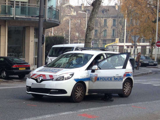 Meyzieu : il se fait passer pour un client et vole 30 000 euros de bijoux