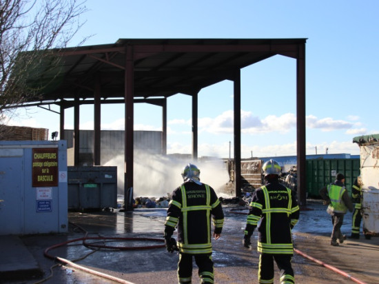 Un incendie dans une société de St Priest Un incendie dans une société de St Priest