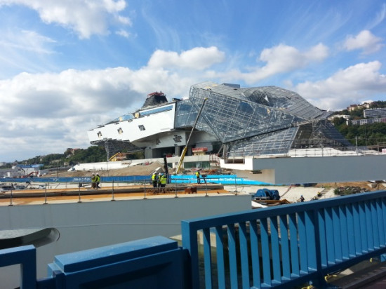 Le Pont Raymond-Barre relie désormais Gerland à la Confluence