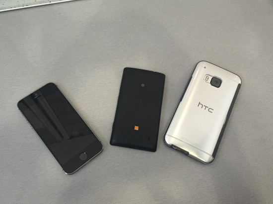 Les agents municipaux avaient ouvert un atelier de r&eacute;paration de t&eacute;l&eacute;phones dans leur bureau