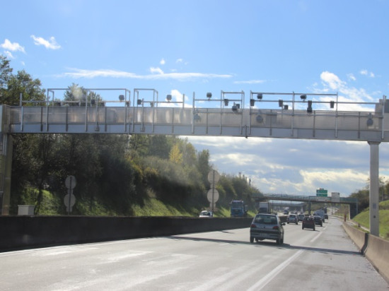 Au moins deux portiques &eacute;cotaxe surplombent d&eacute;j&agrave; les routes lyonnaises