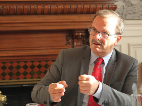 Pollution dans le Rhône : le préfet se justifie sur son inaction