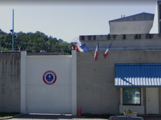 Escaladant le mur de la prison, un des braqueurs du Luxembourg s'échappe de La Talaudière