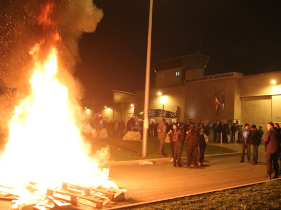 Le blocage des prisons continue suite à de nouvelles agressions
