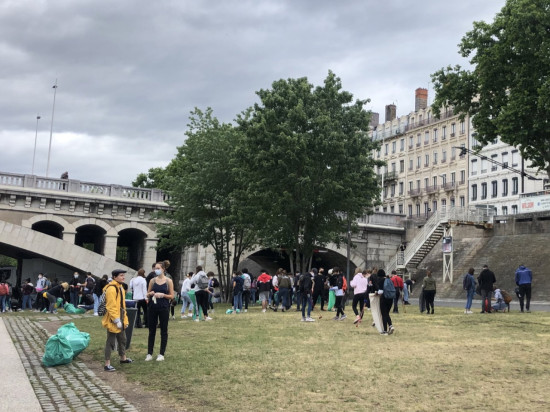 Opération nettoyage des Berges du Rhône : plus de 100 jeunes mobilisés