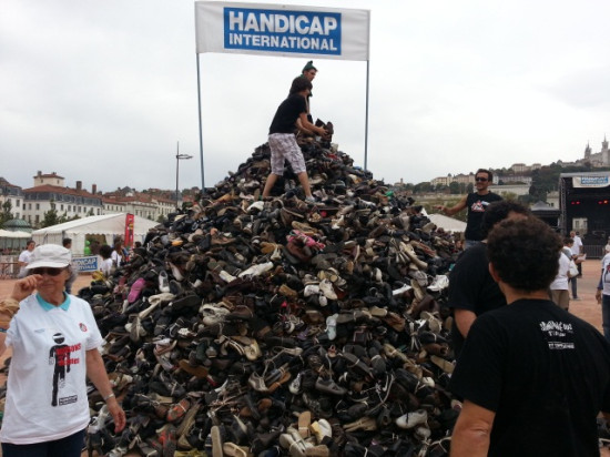 Lyon : la traditionnelle Pyramide de Chaussures se dressera samedi sur la place Bellecour