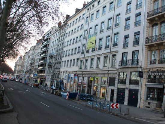 Lyon : un homme retrouvé mort au pied d’un immeuble sur les quais du Rhône Lyon : un homme retrouvé mort au pied d’un immeuble sur les quais du Rhône