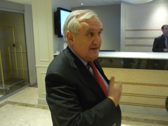 A Lyon, Raffarin soutient la "talentueuse" Nora Berra