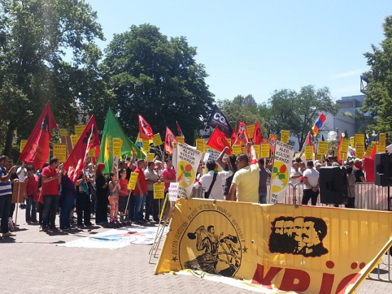 500 manifestants contre la venue du Premier ministre turc à Lyon