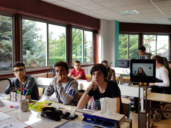 Rhône : des robots dans les EHPAD durant la période de confinement Rhône : des robots dans les EHPAD durant la période de confinement