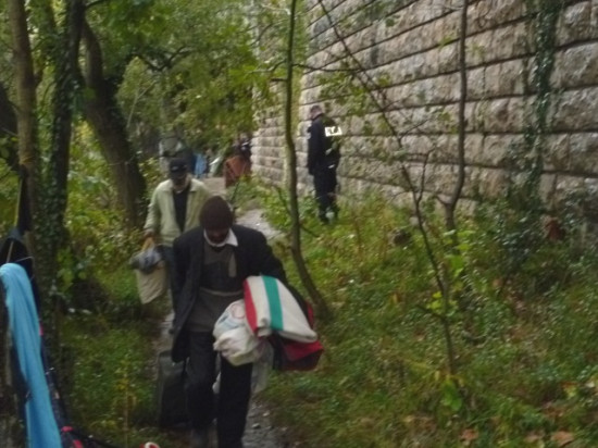 Des Roms installés le long du parc des Droits-de-l’Homme à Villeurbanne