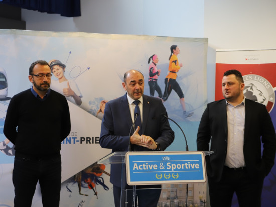 Saint-Priest : une nouvelle patinoire pour la formation du LHC