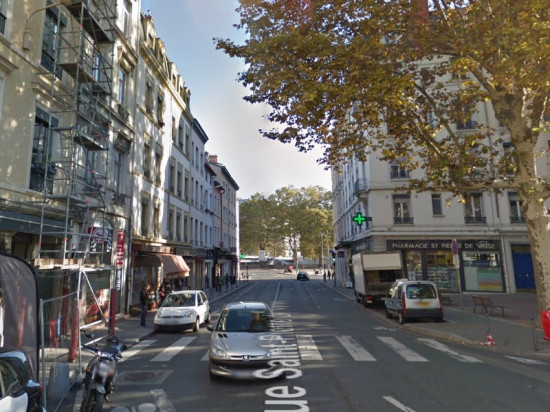 Cambriolage et agression au marteau par trois jeunes femmes