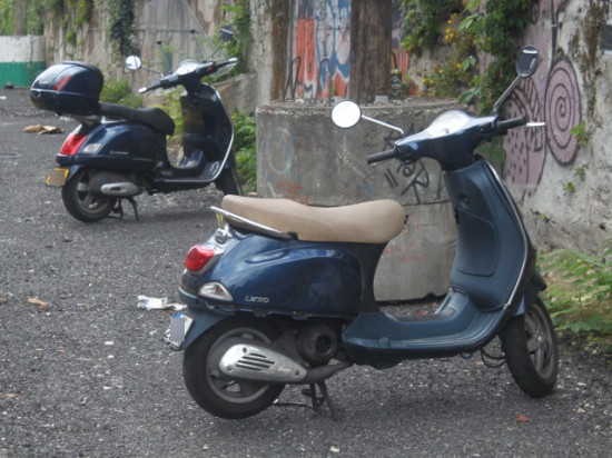 Lyon : ils volent un scooter mais se font arrêter parce qu'ils le poussaient Lyon : ils volent un scooter mais se font arrêter parce qu'ils le poussaient