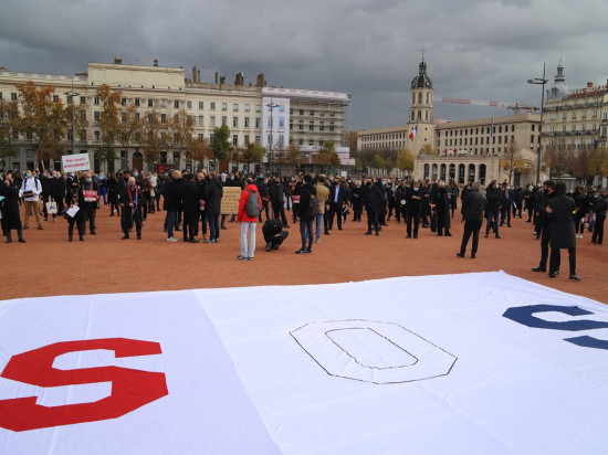 Un rassemblement en bleu, blanc, rouge pour les indépendants de Lyon ce lundi