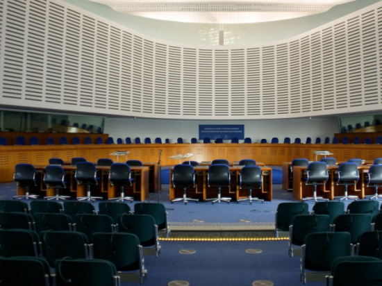 Rhône : une veuve pacsée saisit la Cour européenne des droits de l'Homme pour toucher une pension Rhône : une veuve pacsée saisit la Cour européenne des droits de l'Homme pour toucher une pension