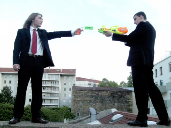 Streetwars Lyon 2012 sort ses pistolets &agrave; eau