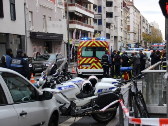 Villeurbanne : une personne tombe sur les voies du métro A