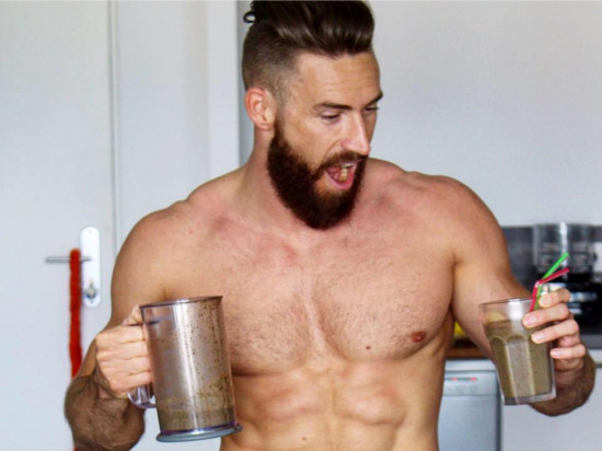 L’influenceur fitness Thibault Geoffray en dédicace à Lyon