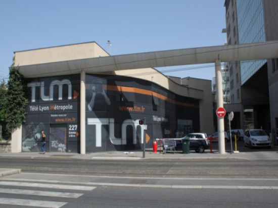 "Mauvais traitement" des chaines de télévision locales : Orange et Free mis en demeure par le CSA