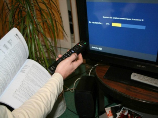 Nouvelles chaînes de la TNT : le déploiement suspendu en Rhône-Alpes !