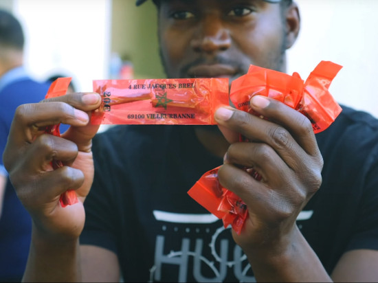 Villeurbanne : armes et cannabis dans un clip pour la promo d’un rappeur Villeurbanne : armes et cannabis dans un clip pour la promo d’un rappeur