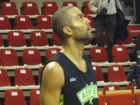 Tony Parker fiancé avec une journaliste